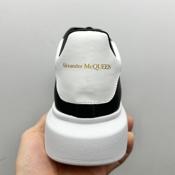 Alexander McQueen Womens Sneakers in Black - Picture 5 of 6